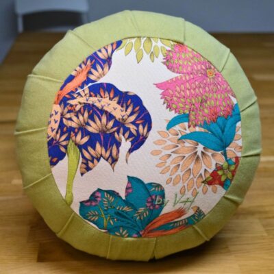 Zafu en kapok Hoali by Vh en coton vert clair et imrpimé Thevenon Kimono vue face